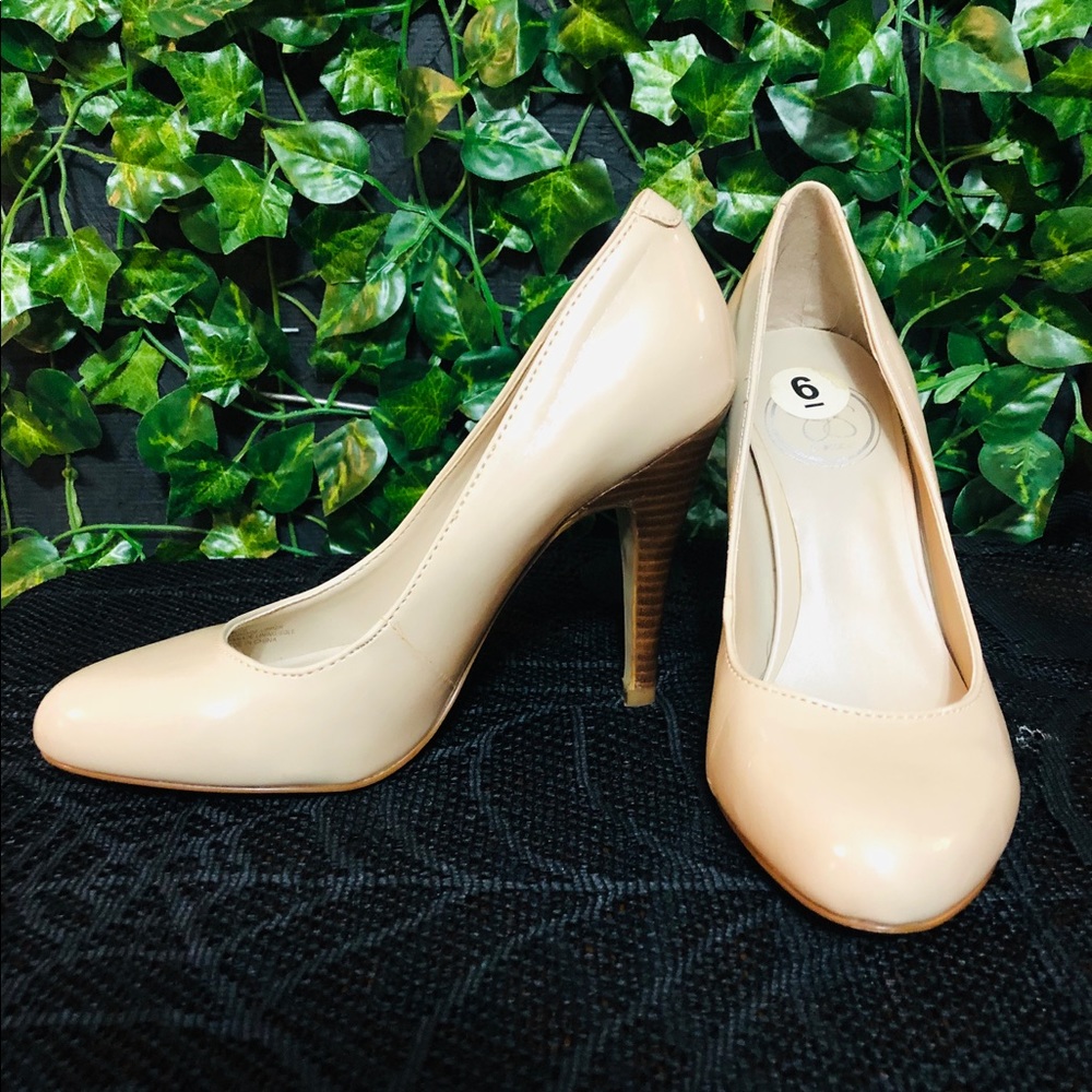 Jessica Simpson Nude Heels sz 6